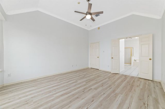 304 Lago Vista Street, Kemah, TX 77565