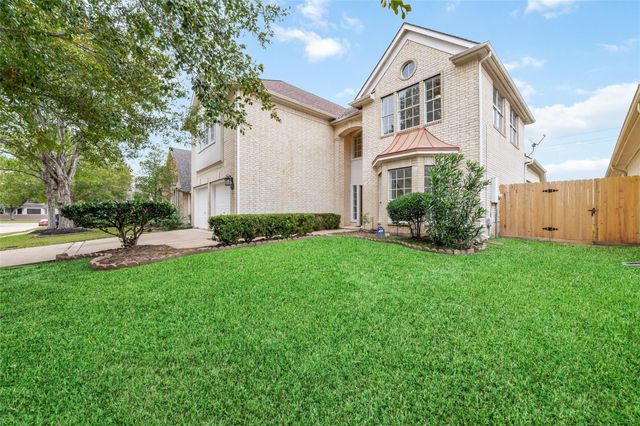 304 Lago Vista Street, Kemah, TX 77565