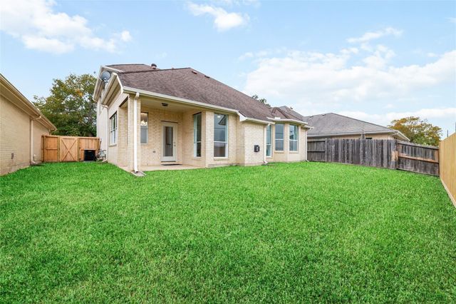 304 Lago Vista Street, Kemah, TX 77565