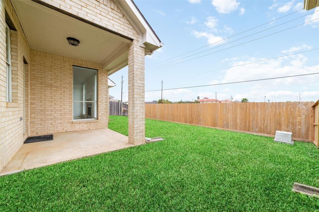 304 Lago Vista Street, Kemah, TX 77565