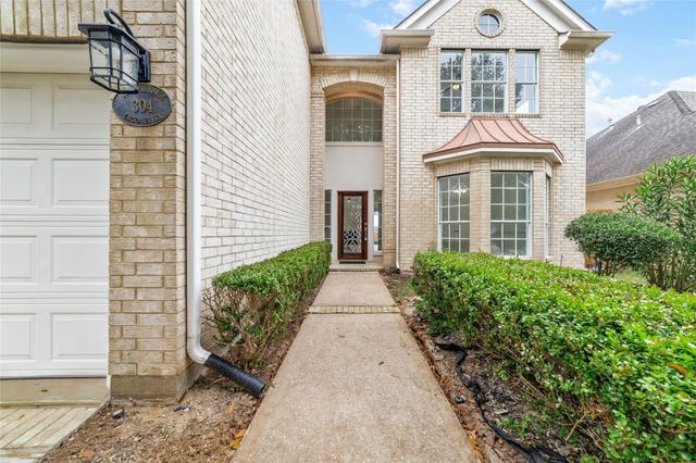 304 Lago Vista Street, Kemah, TX 77565