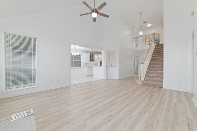 304 Lago Vista Street, Kemah, TX 77565