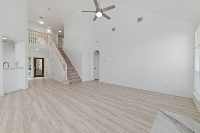 304 Lago Vista Street, Kemah, TX 77565