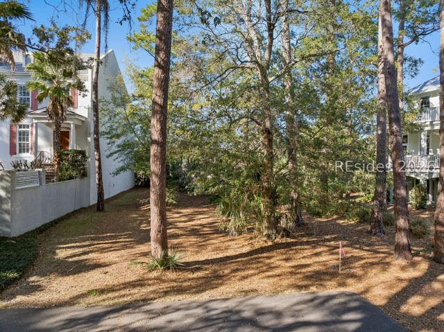 62 Crosstree Drive N, Hilton Head Island, SC 29926