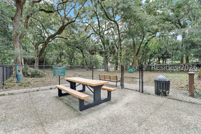 62 Crosstree Drive N, Hilton Head Island, SC 29926