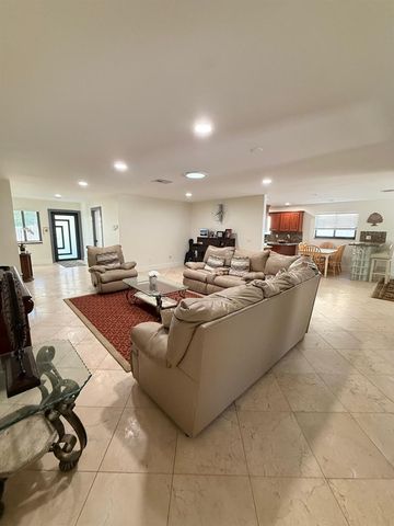 8843 SW 16th Street, Boca Raton, FL 33433