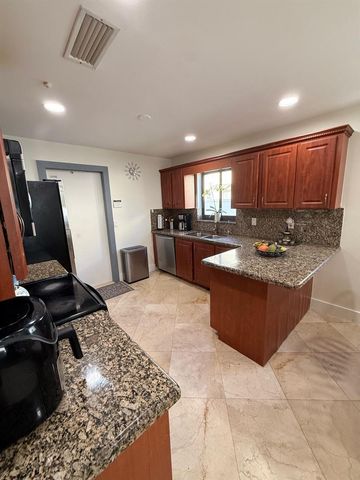 8843 SW 16th Street, Boca Raton, FL 33433
