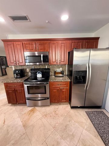 8843 SW 16th Street, Boca Raton, FL 33433
