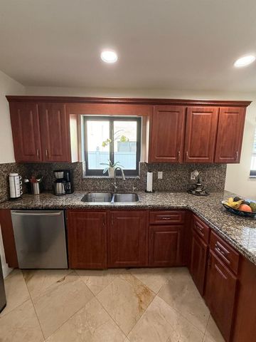 8843 SW 16th Street, Boca Raton, FL 33433