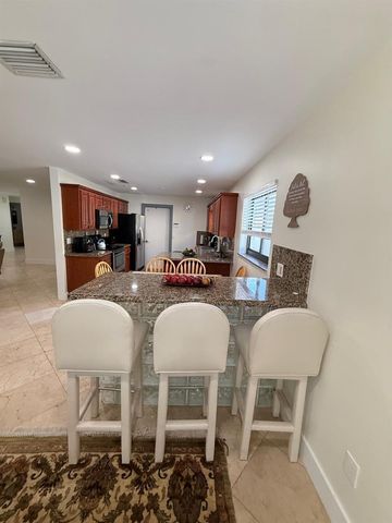8843 SW 16th Street, Boca Raton, FL 33433