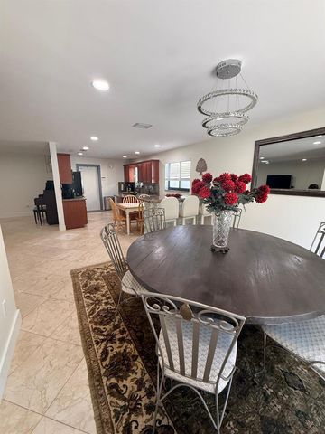8843 SW 16th Street, Boca Raton, FL 33433
