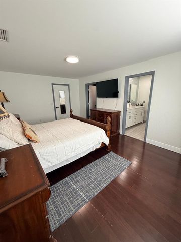 8843 SW 16th Street, Boca Raton, FL 33433