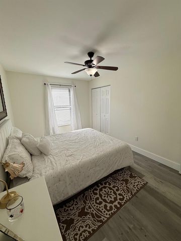 8843 SW 16th Street, Boca Raton, FL 33433