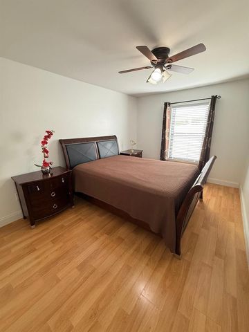 8843 SW 16th Street, Boca Raton, FL 33433