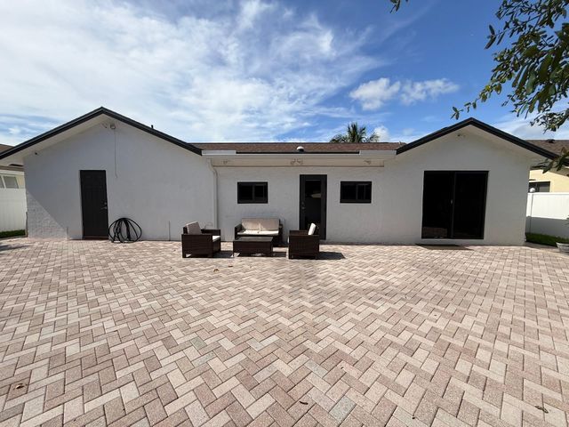8843 SW 16th Street, Boca Raton, FL 33433