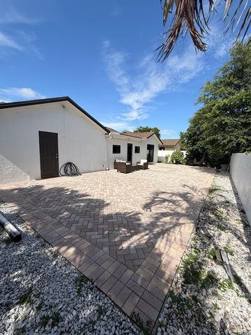 8843 SW 16th Street, Boca Raton, FL 33433