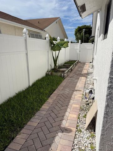 8843 SW 16th Street, Boca Raton, FL 33433