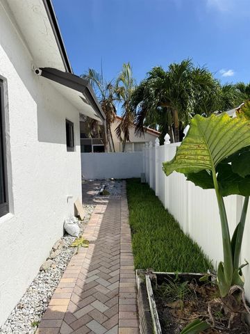8843 SW 16th Street, Boca Raton, FL 33433
