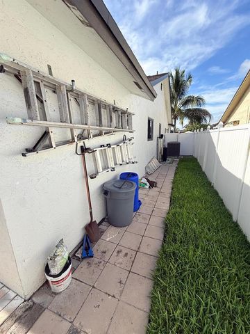8843 SW 16th Street, Boca Raton, FL 33433