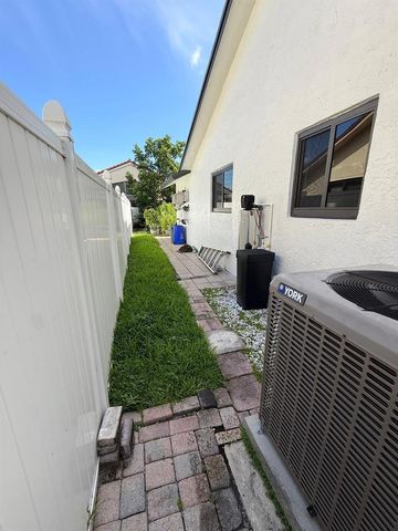 8843 SW 16th Street, Boca Raton, FL 33433