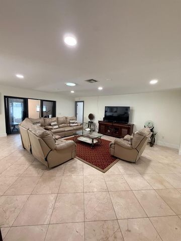 8843 SW 16th Street, Boca Raton, FL 33433