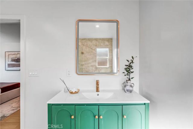 3811 S Norton, Los Angeles, CA 90008