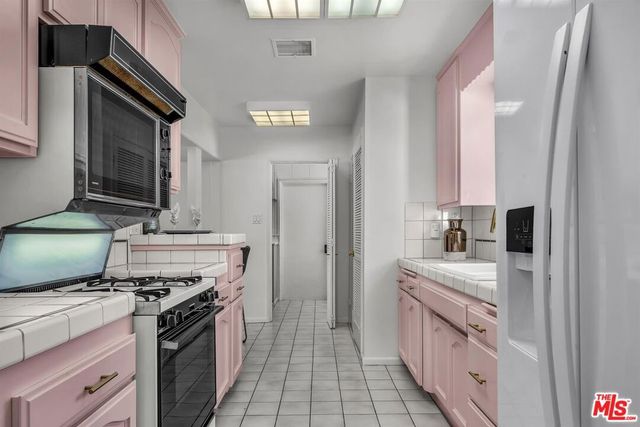 6636 Tobias Avenue, Van Nuys, CA 91405