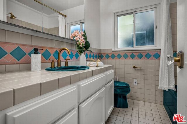 6636 Tobias Avenue, Van Nuys, CA 91405