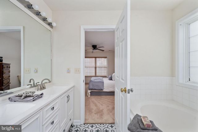 520 REDGROUND DR, Ruther Glen, VA 22546