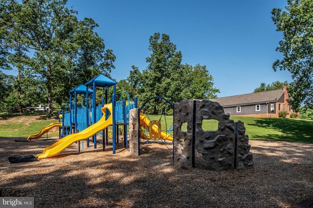 520 REDGROUND DR, Ruther Glen, VA 22546