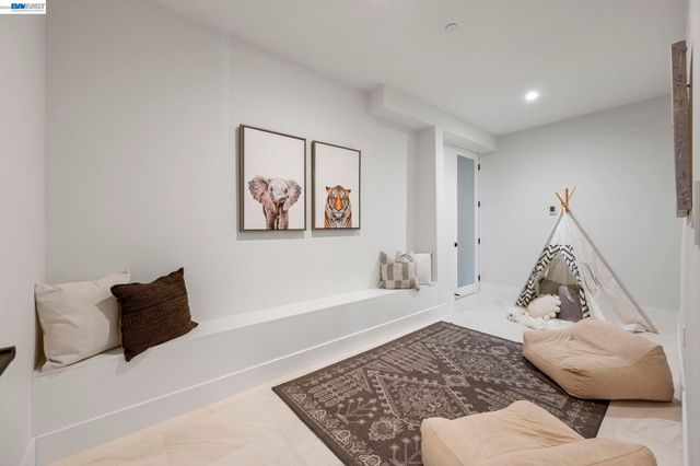 5883 Margarido Dr, Oakland, CA 94618