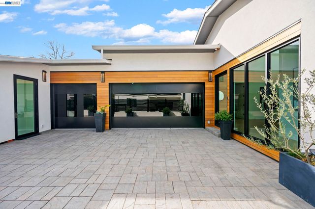 5883 Margarido Dr, Oakland, CA 94618