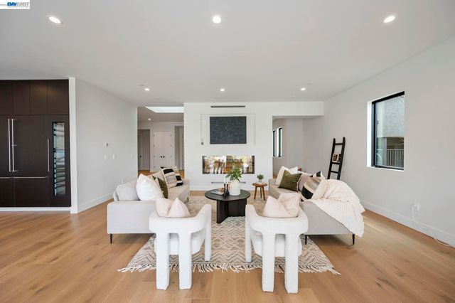 5883 Margarido Dr, Oakland, CA 94618