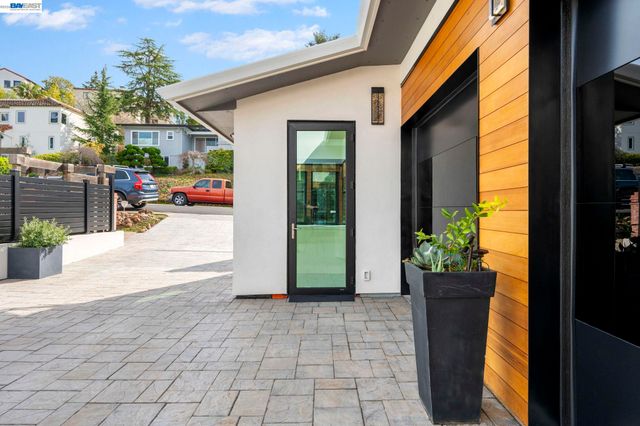 5883 Margarido Dr, Oakland, CA 94618