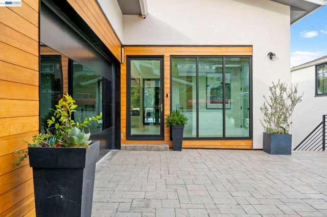 5883 Margarido Dr, Oakland, CA 94618