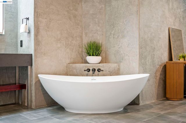 5883 Margarido Dr, Oakland, CA 94618