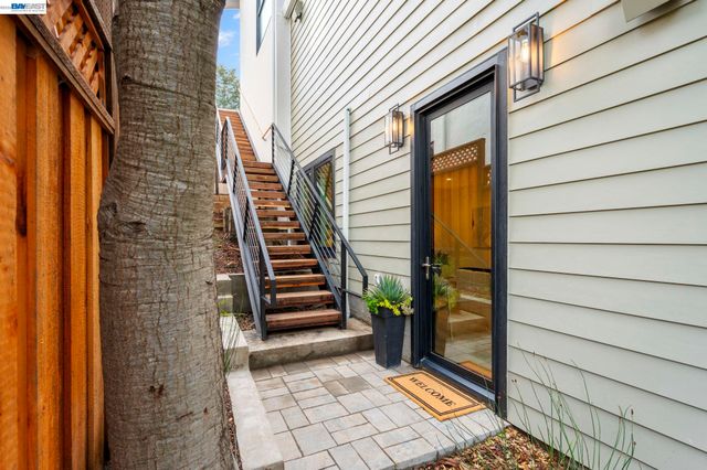 5883 Margarido Dr, Oakland, CA 94618