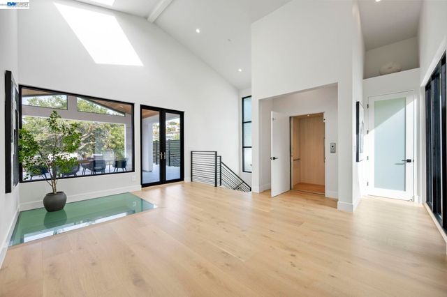 5883 Margarido Dr, Oakland, CA 94618