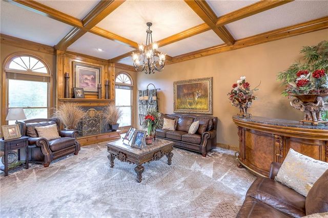 248 SW Winterpark Circle, Lee's Summit, MO 64081