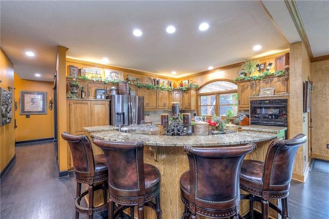 248 SW Winterpark Circle, Lee's Summit, MO 64081