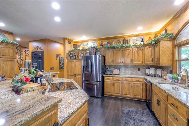 248 SW Winterpark Circle, Lee's Summit, MO 64081