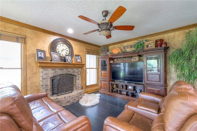 248 SW Winterpark Circle, Lee's Summit, MO 64081