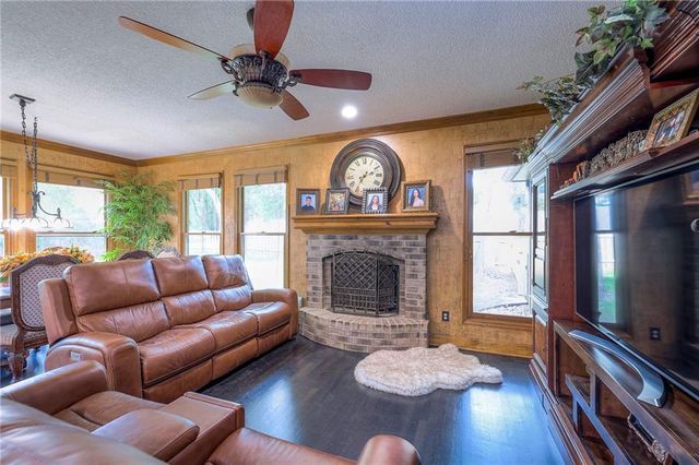 248 SW Winterpark Circle, Lee's Summit, MO 64081