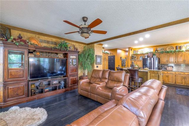 248 SW Winterpark Circle, Lee's Summit, MO 64081