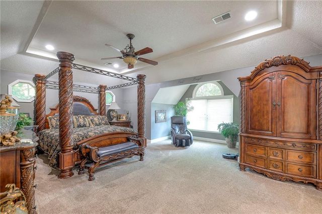 248 SW Winterpark Circle, Lee's Summit, MO 64081