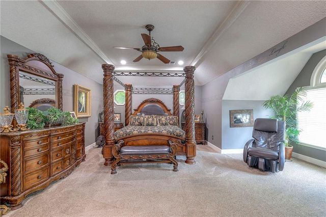 248 SW Winterpark Circle, Lee's Summit, MO 64081