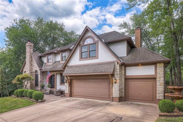 248 SW Winterpark Circle, Lee's Summit, MO 64081