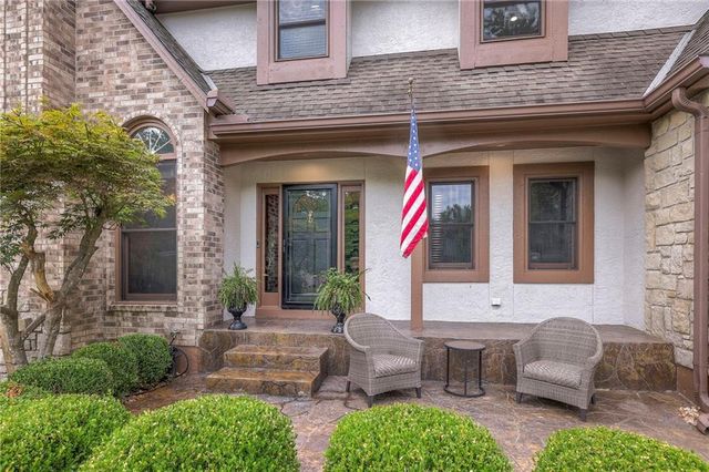 248 SW Winterpark Circle, Lee's Summit, MO 64081