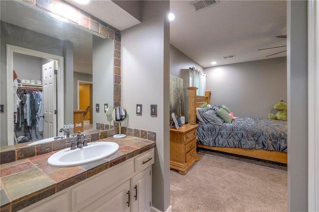 248 SW Winterpark Circle, Lee's Summit, MO 64081