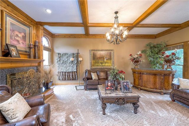 248 SW Winterpark Circle, Lee's Summit, MO 64081